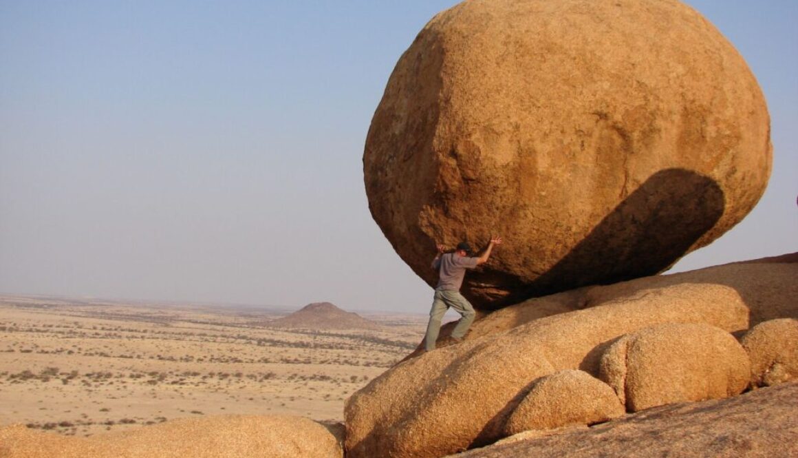 Jednym z kluczowych elementów skutecznego planowania rozwoju osobistego jest wykorzystanie naszych mocnych stron. Mocne strony to umiejętności, talenty, cechy osobowości czy doświadczenia, które wyróżniają nas spośród innych i mogą być użyteczne w drodze do osiągnięcia zamierzonych celów. W tym rozdziale przyjrzymy się, jak właściwie identyfikować i wykorzystywać nasze mocne strony w procesie planowania rozwoju osobistego.